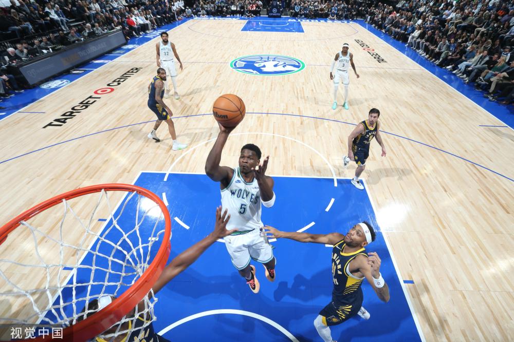 在激烈竞争 在激烈竞争